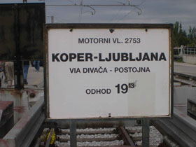 DSCN1830- Zuganzeigeschild in Koper