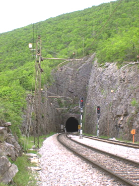 DSCN1847- Kehrtunnel mit 180 Grad auf der Strecke Koper- Sez